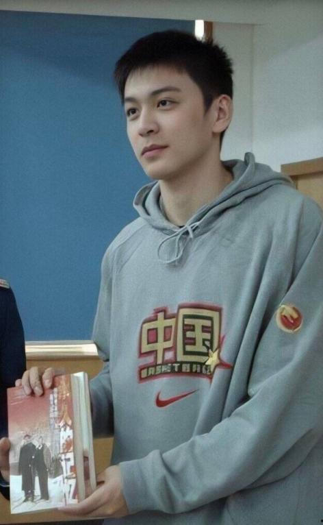 明星网红对比帅哥,谁才是真正的帅哥代表？