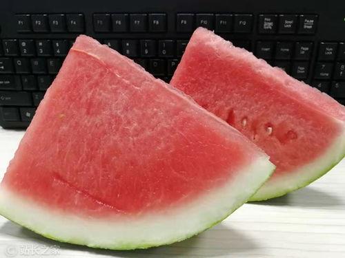 在教室做热门吃瓜,揭秘校园里的八卦风云