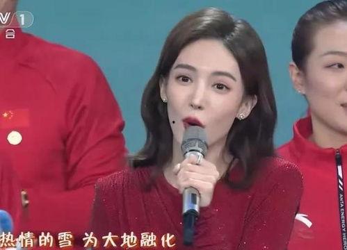 明星网红周冬雨,从青涩少女到时尚宠儿，她的蜕变之路