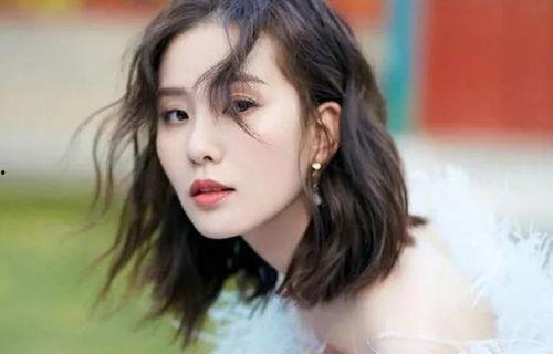 知名女明星网红,揭秘知名女明星网红的璀璨人生